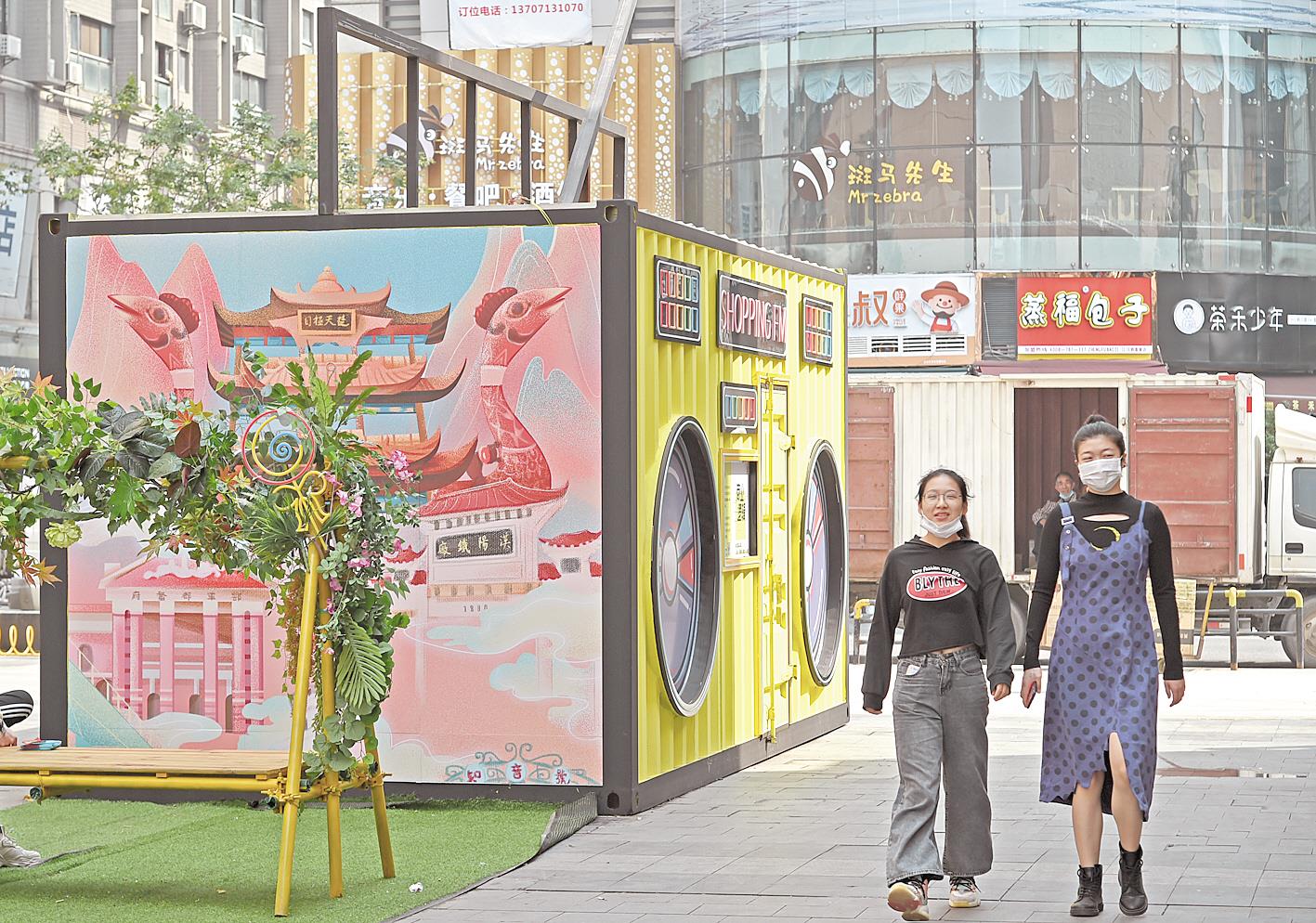 仿真大叶芭蕉树图片_成都仿真树_仿真盆景树