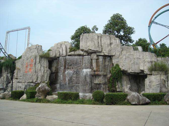 静安仿真绿化树假山设计厂家-酒店假山生产假树已成为装饰主流