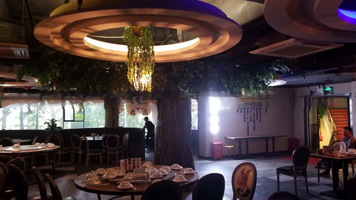 贵州 玻璃钢仿树，为餐厅带来生态风情
